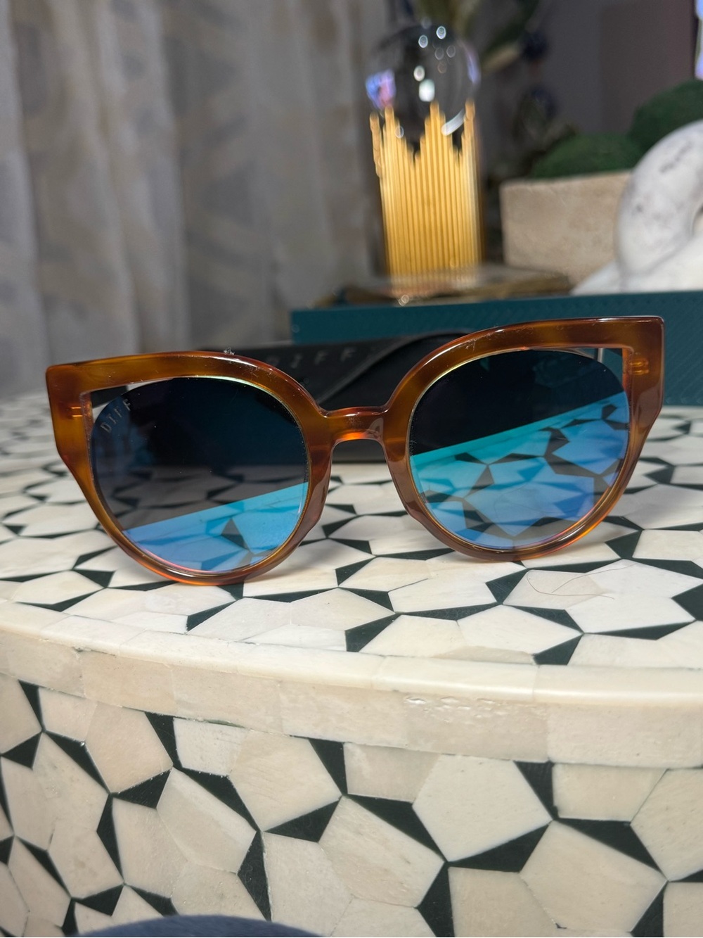 Diff Eyewear Tortoiseshell Frame Sunglasses with Blue Mirrored Lenses - Picture 5 of 11